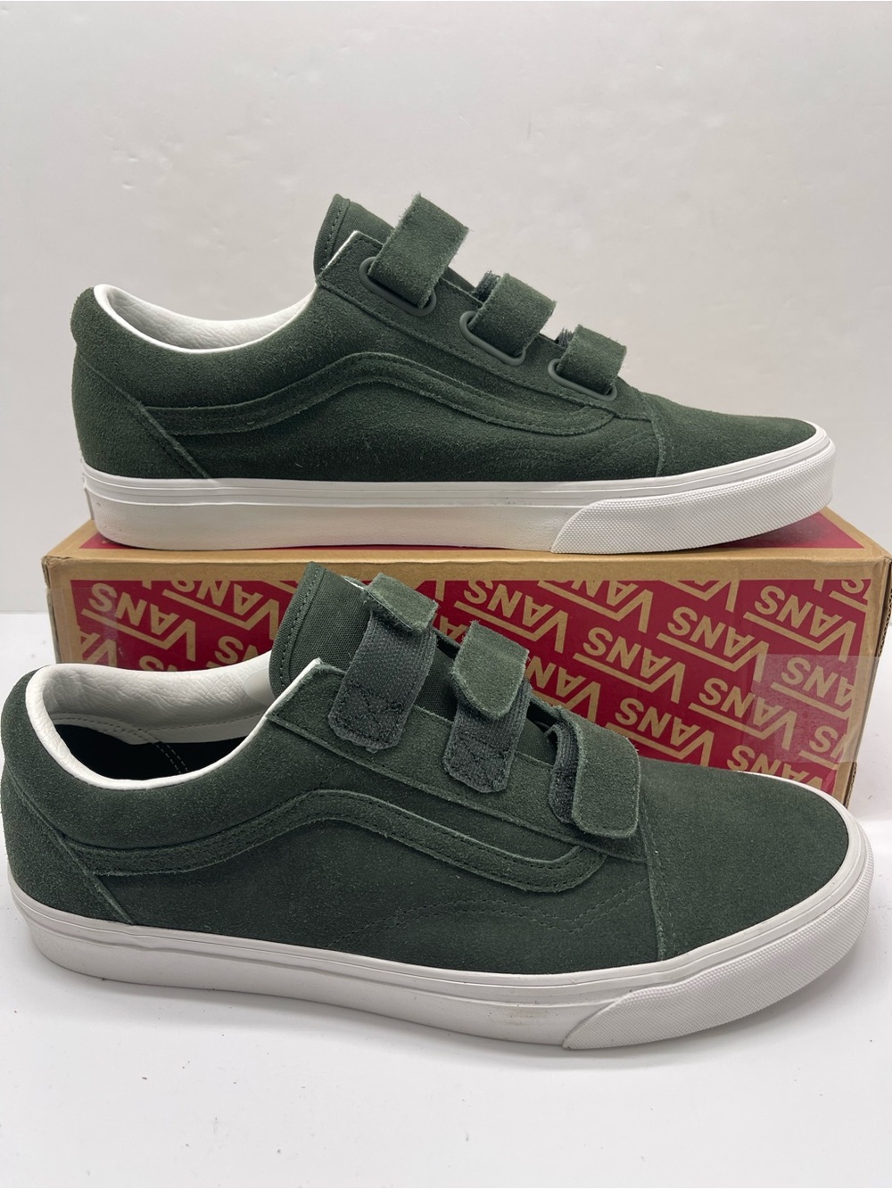 Vans Men’s Sz 12 Old Skool Velcro Suede Pine Forest
VN000DAFEN6 Sneakers
